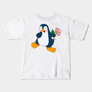 Penguin with rosa Flower Kids T-Shirt